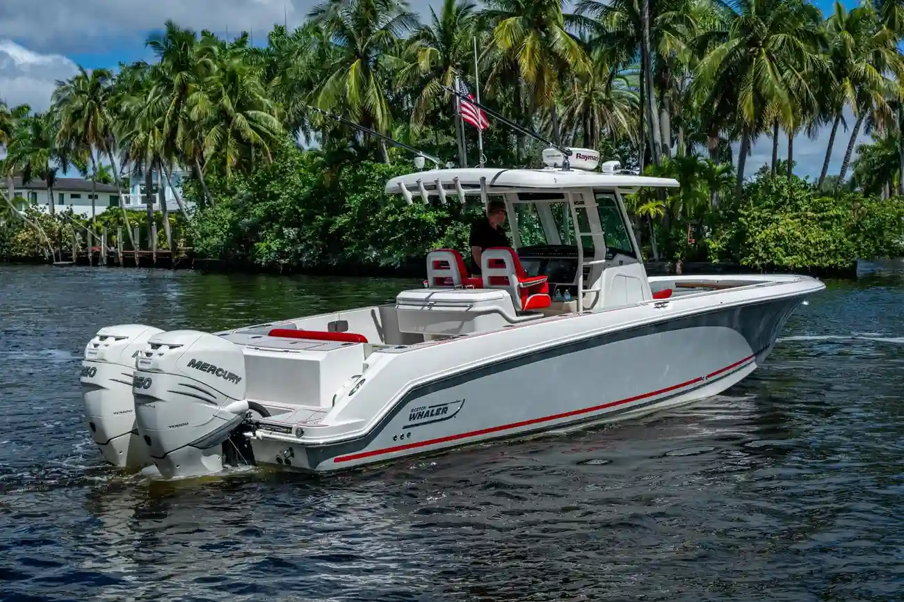 Thumbnail von Boston Whaler Outrage 330