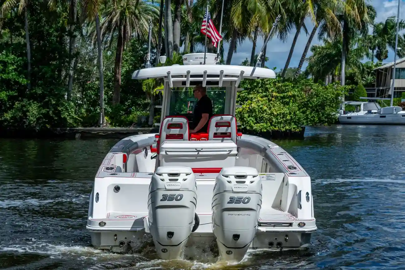 Thumbnail von Boston Whaler Outrage 330