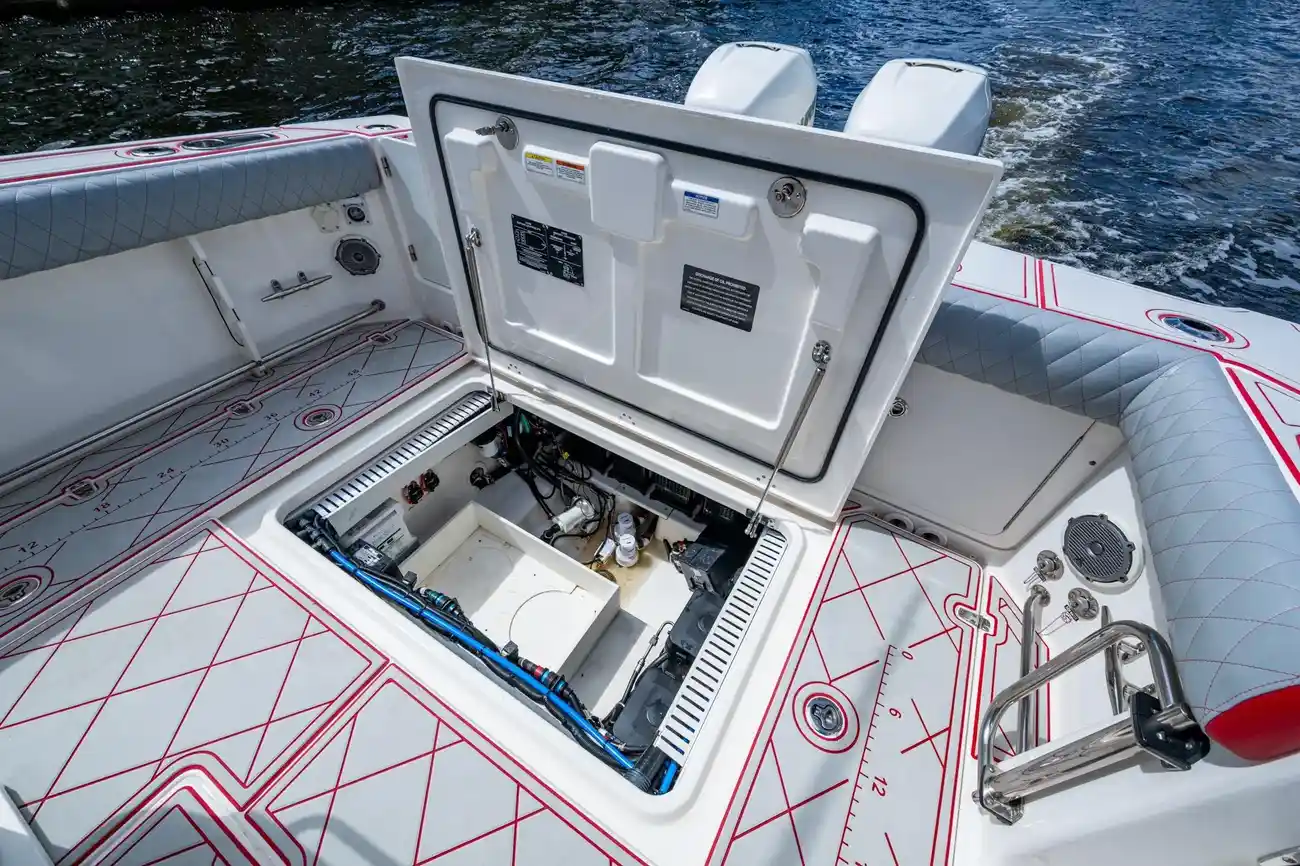 Thumbnail von Boston Whaler Outrage 330