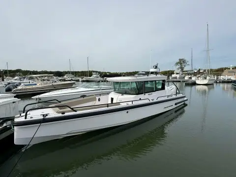 Axopar 28 Cabin Macchina