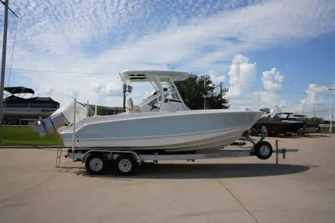 Boston Whaler 230 Outrage