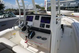 Thumbnail von Boston Whaler 230 Outrage