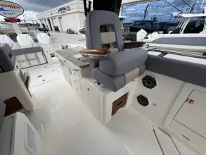 Thumbnail von Boston Whaler 380 Realm