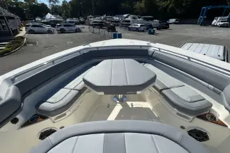 Thumbnail von Boston Whaler 380 Outrage