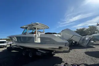 Thumbnail von Boston Whaler 380 Outrage