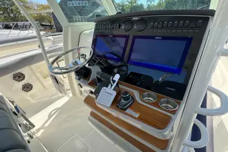 Thumbnail von Boston Whaler 380 Outrage