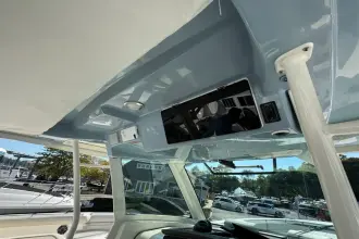 Thumbnail von Boston Whaler 380 Outrage