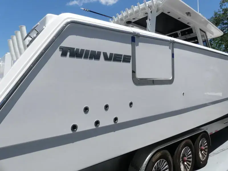 Thumbnail von Twin Vee Powercats 260