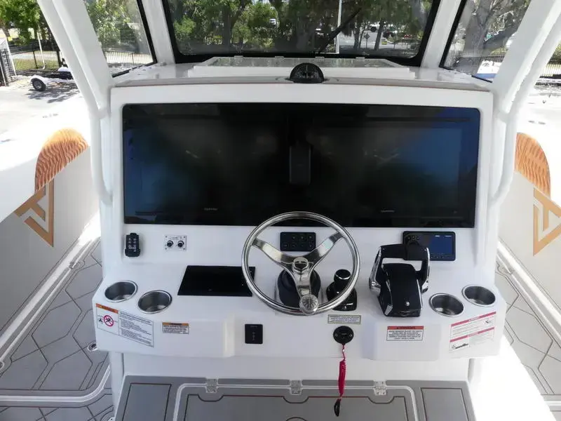 Thumbnail von Twin Vee Powercats 260