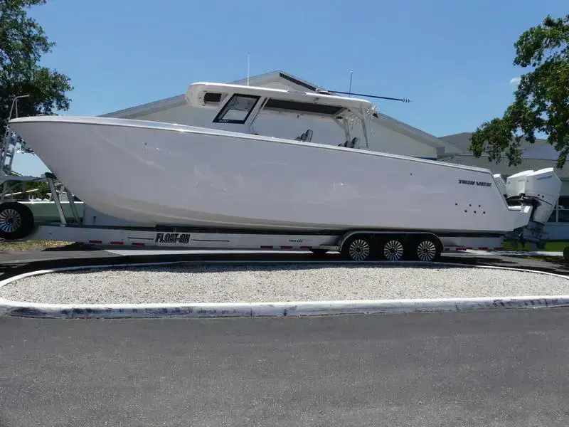 Thumbnail von Twin Vee Powercats 260