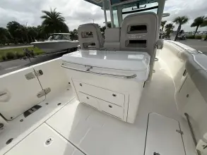 Thumbnail von Boston Whaler 330 Outrage