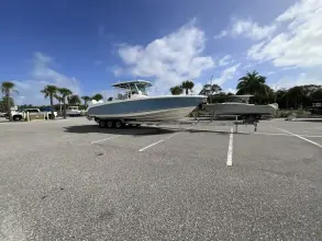 Thumbnail von Boston Whaler 330 Outrage