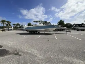 Thumbnail von Boston Whaler 330 Outrage