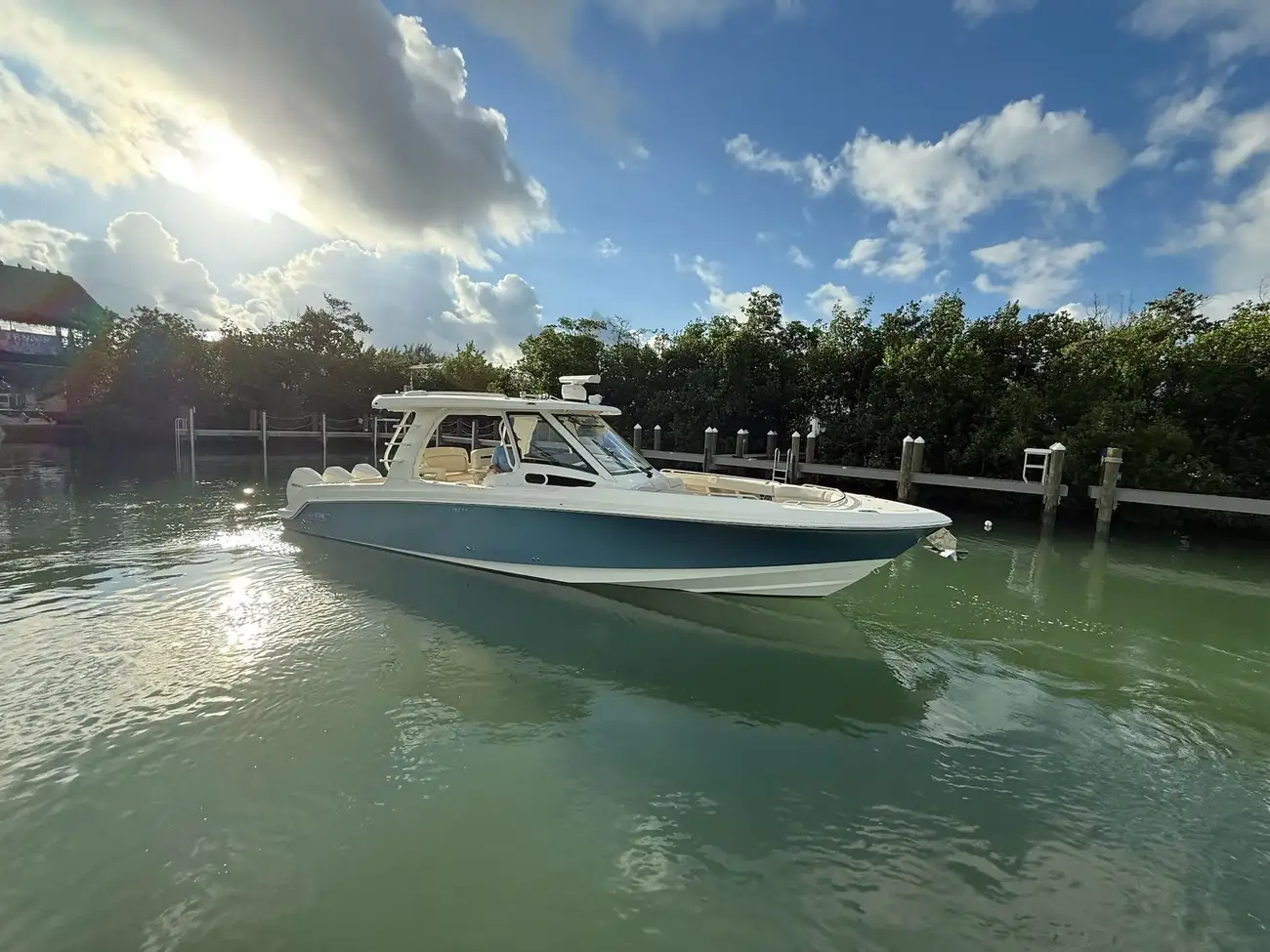 Boston Whaler 350 Realm