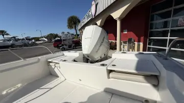 Thumbnail von Boston Whaler 210 Montauk