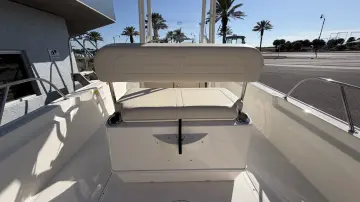Thumbnail von Boston Whaler 210 Montauk