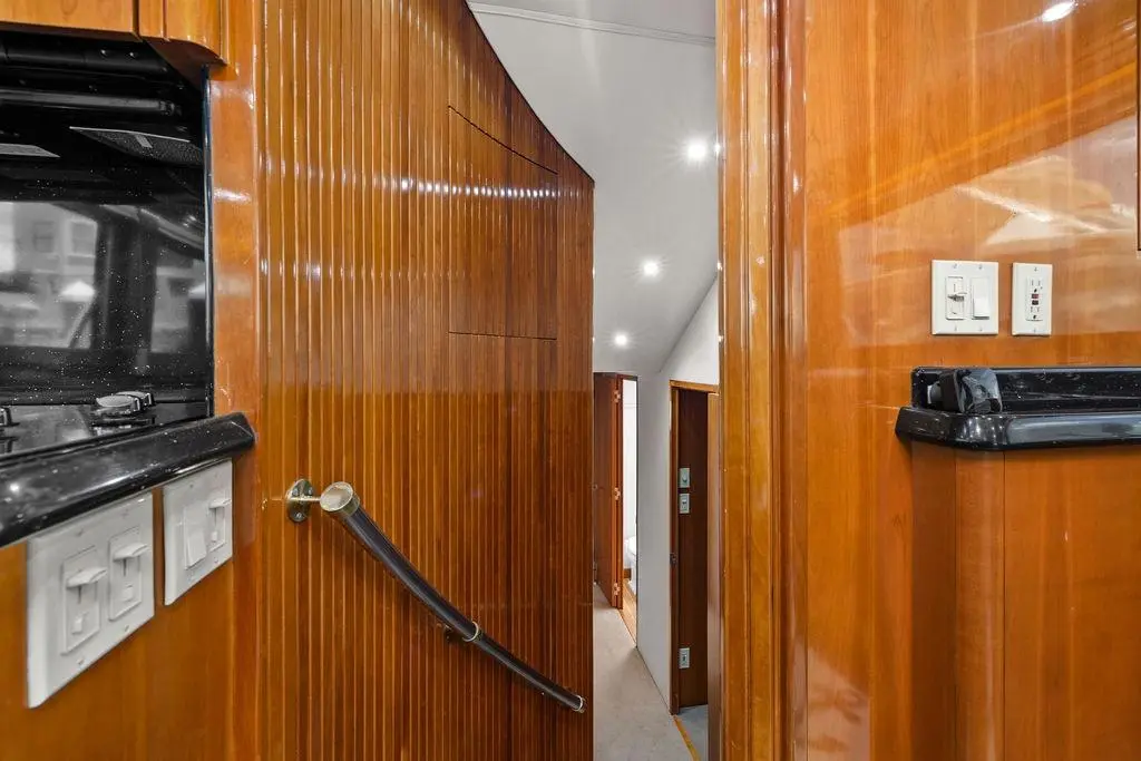 Thumbnail von Hatteras 60 Convertible