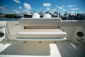 Thumbnail von Boston Whaler 330 Outrage
