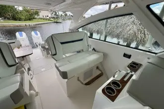 Thumbnail von Tiara Yachts 34LX