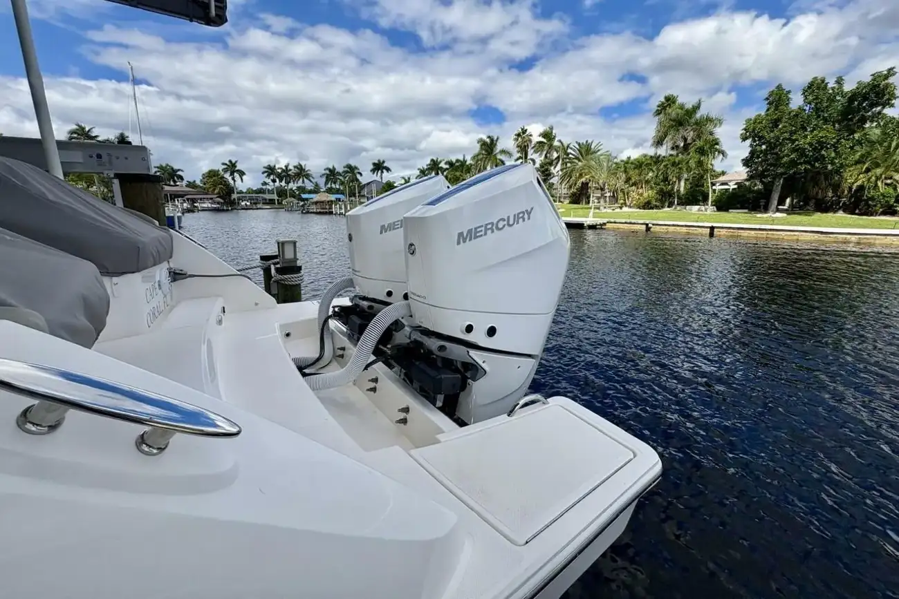 Thumbnail von Tiara Yachts 34LX