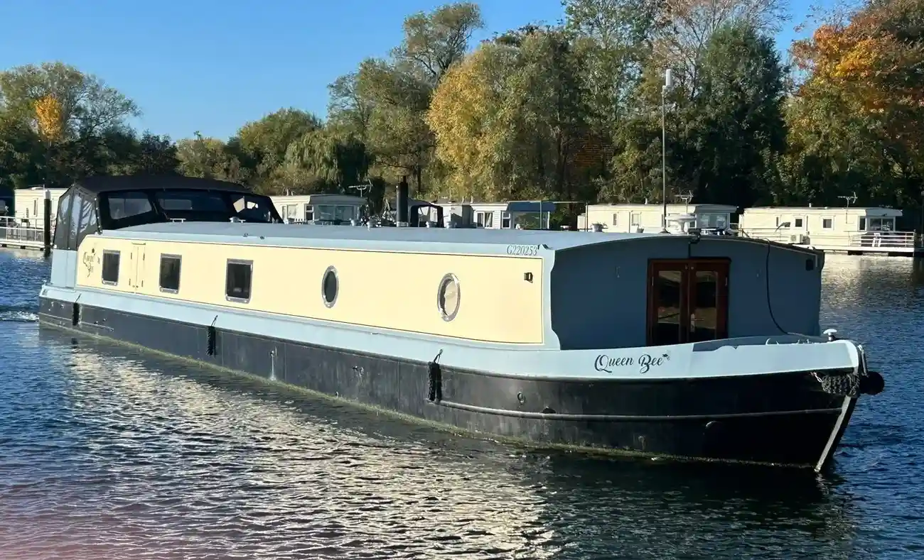 Collingwood Abode 64 Widebeam Queen Bee