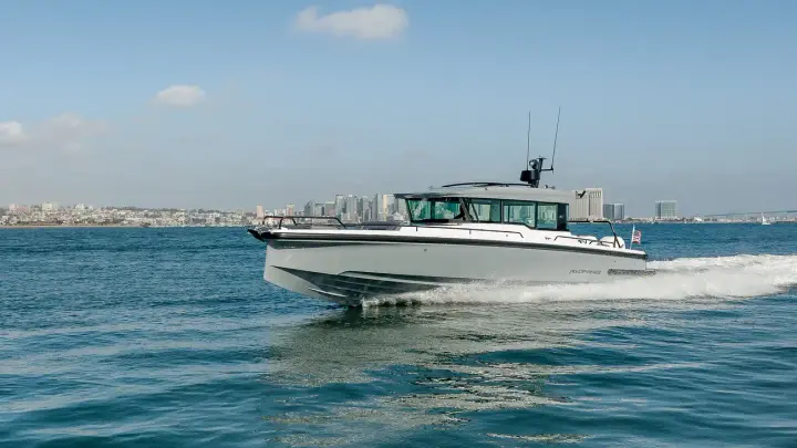 Axopar 37 XC Cross Cabin