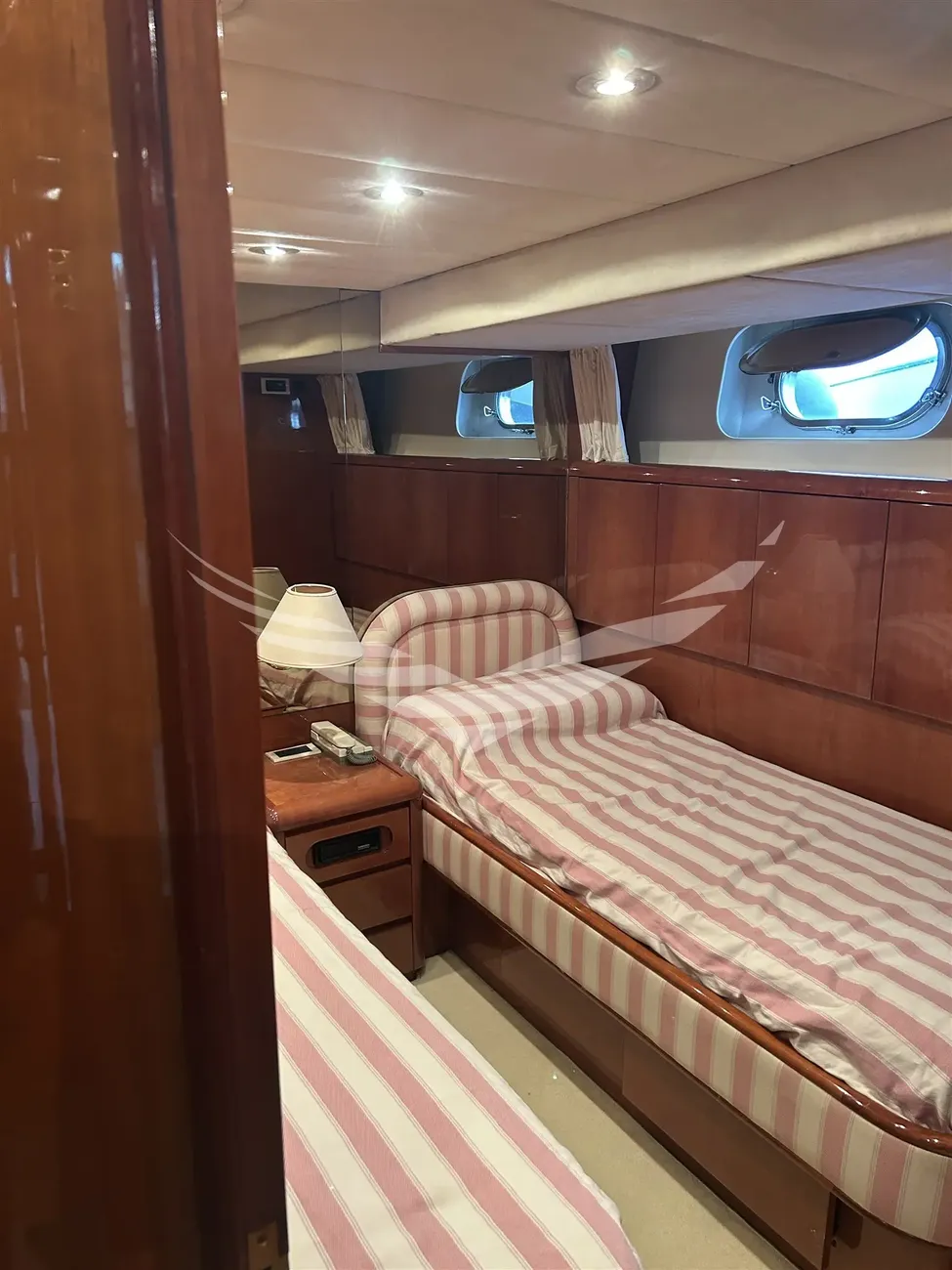 Thumbnail von Falcon 82 S