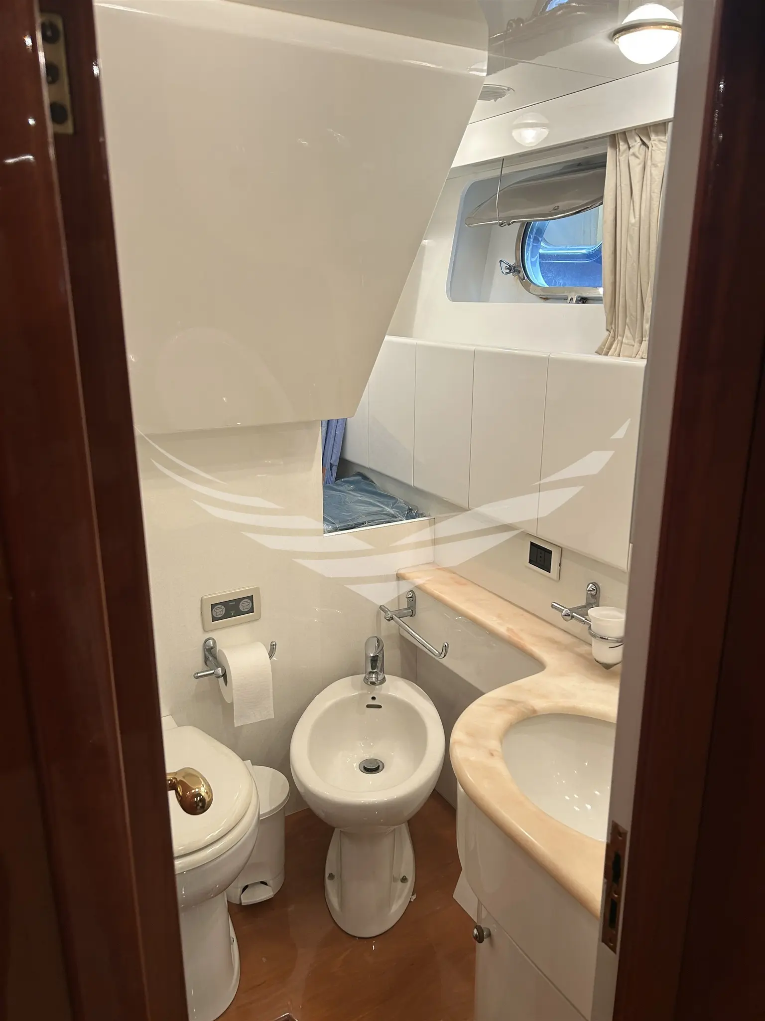 Thumbnail von Falcon 82 S