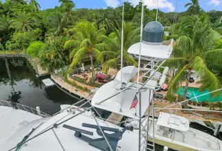 Thumbnail von Hatteras 82 Convertible BELLISSIMA