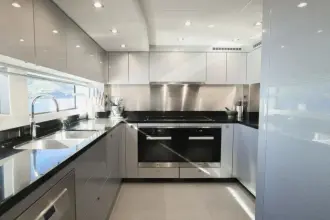 Thumbnail von Sunseeker 116 Yacht King Power