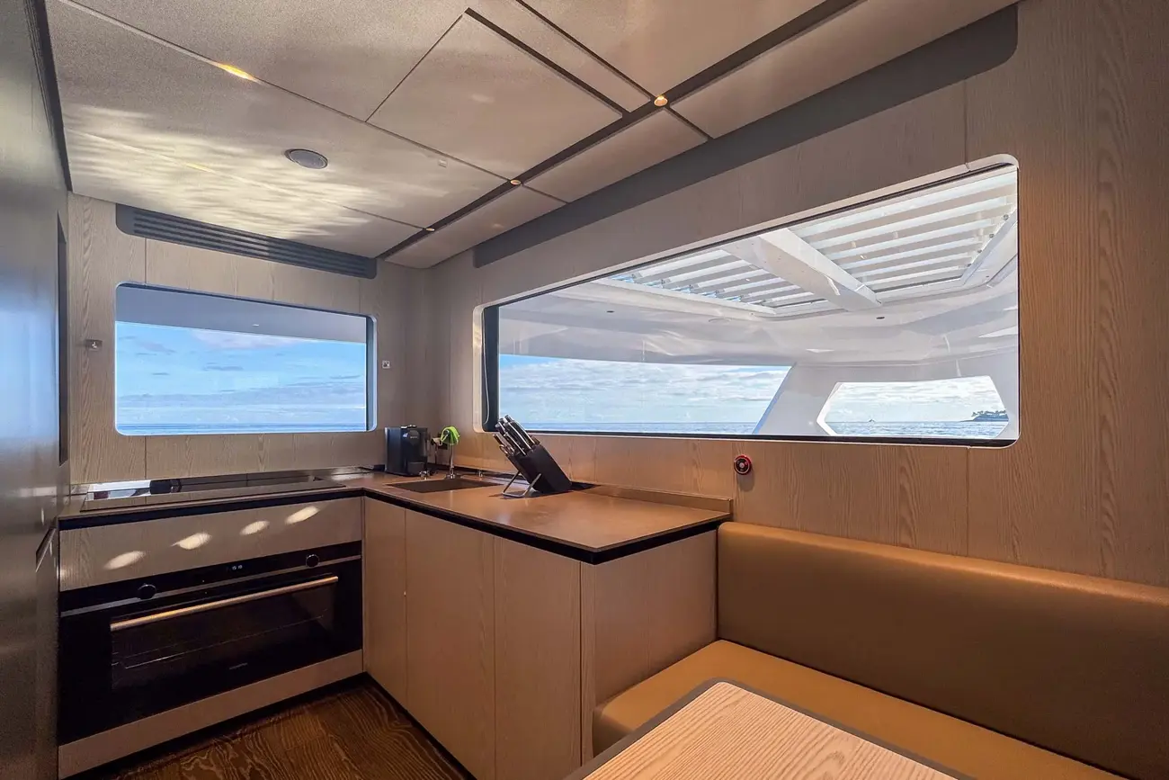 Thumbnail von Ferretti Yachts Infynito 80