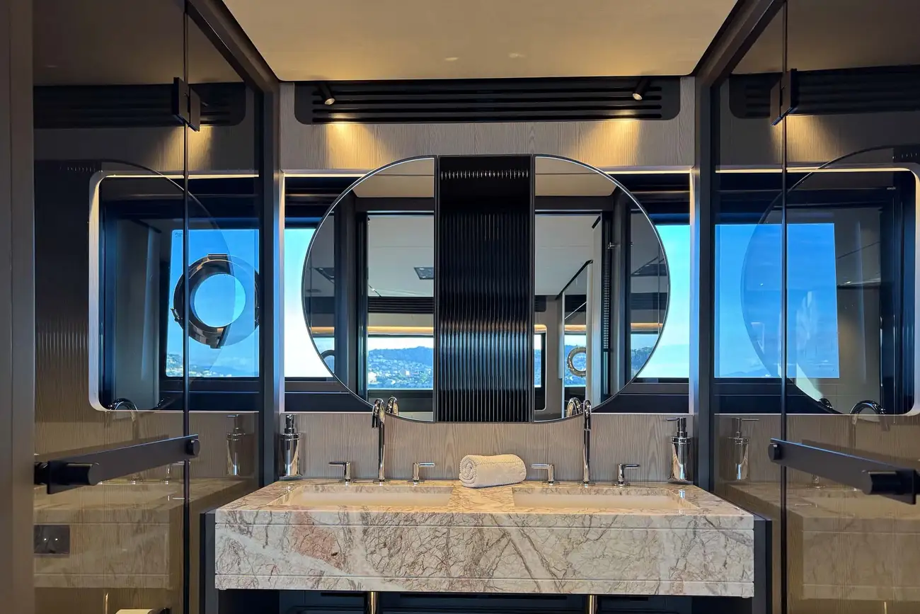 Thumbnail von Ferretti Yachts Infynito 80