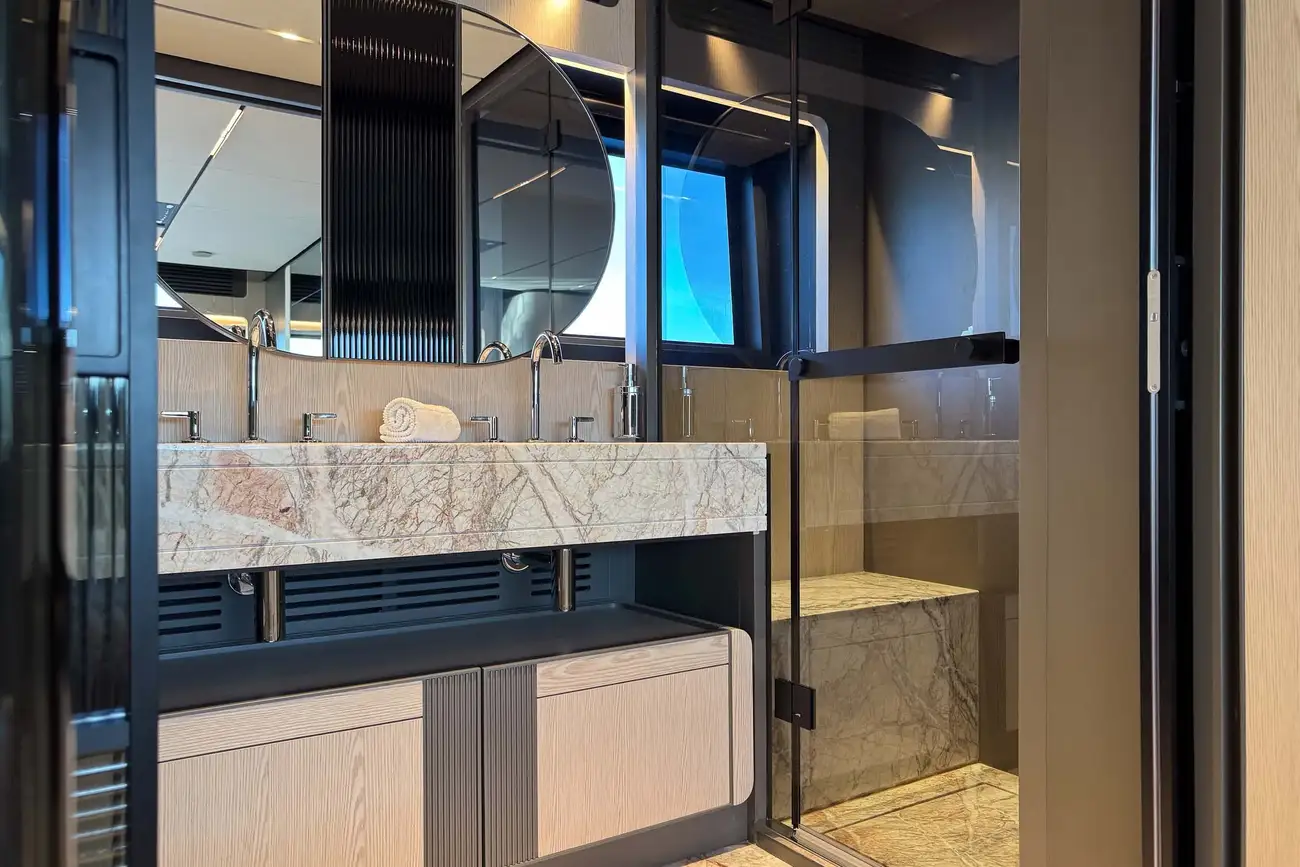 Thumbnail von Ferretti Yachts Infynito 80