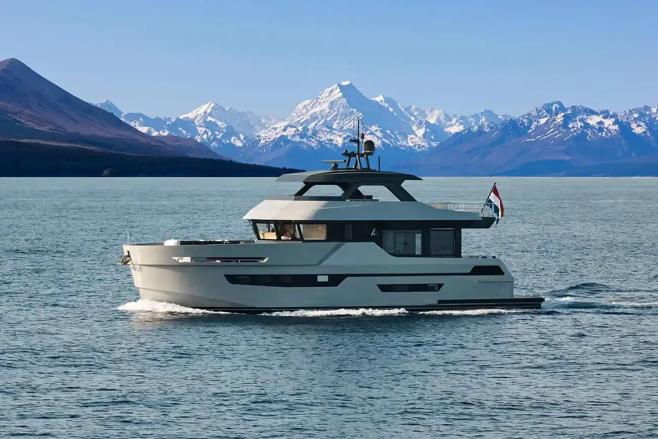 Outer Reef Yachts 780 Adventure