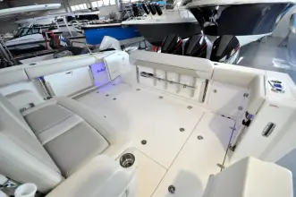 Thumbnail von Boston Whaler 380 Outrage BOSTON WHALER