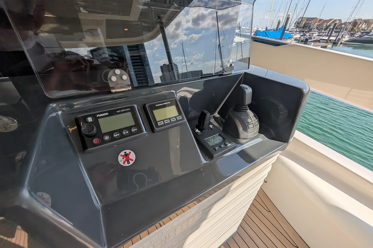 Thumbnail von Absolute Navetta 53 Explore Further