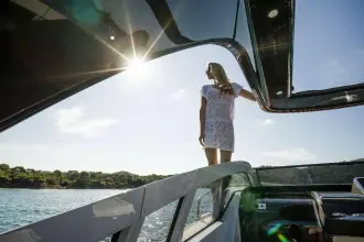 Thumbnail von Fairline F Line 33 Outboard New Cockpit Layout