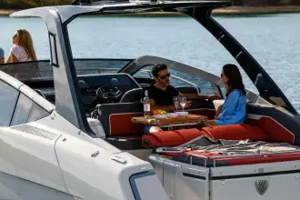 Thumbnail von Fairline F Line 33 Outboard New Cockpit Layout