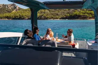 Thumbnail von Fairline F Line 33 Outboard New Cockpit Layout