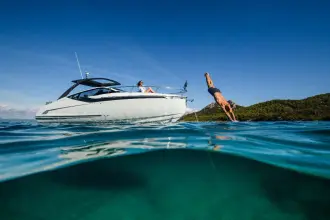 Thumbnail von Fairline F Line 33 Outboard New Cockpit Layout