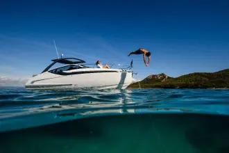 Thumbnail von Fairline F Line 33 New Cockpit Layout