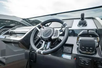 Thumbnail von Fairline F Line 33 New Cockpit Layout