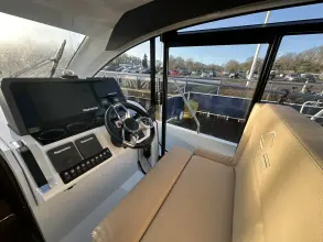 Thumbnail von Sealine C390 just arrived at TBS Hamble