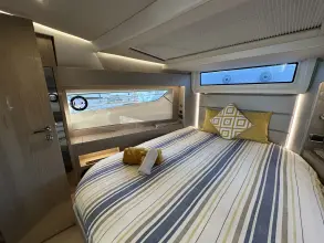 Thumbnail von Sealine C390 just arrived at TBS Hamble