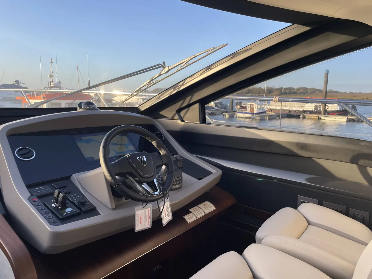 Thumbnail von Fairline Squadron 58