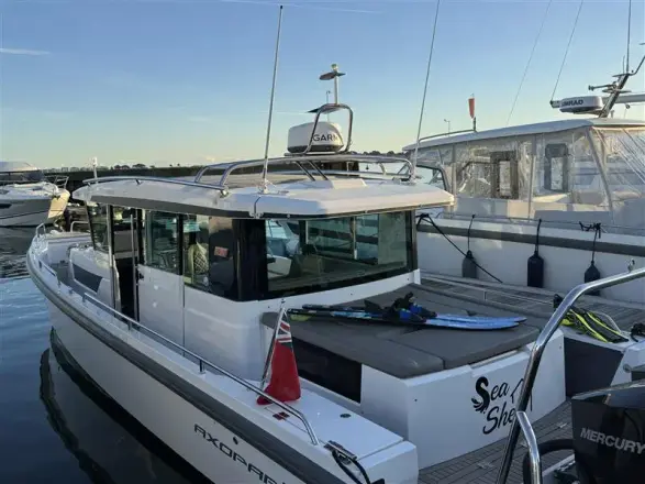 Axopar 37 XC Cross Cabin