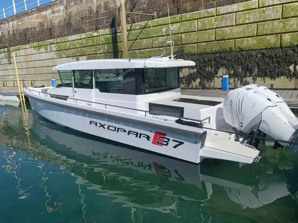 Axopar 37 Sport Cabin