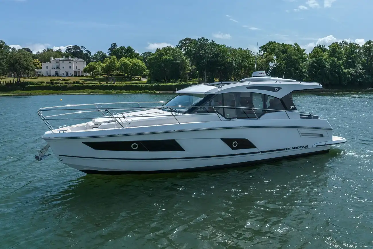 Grandezza 37 CA Outcast