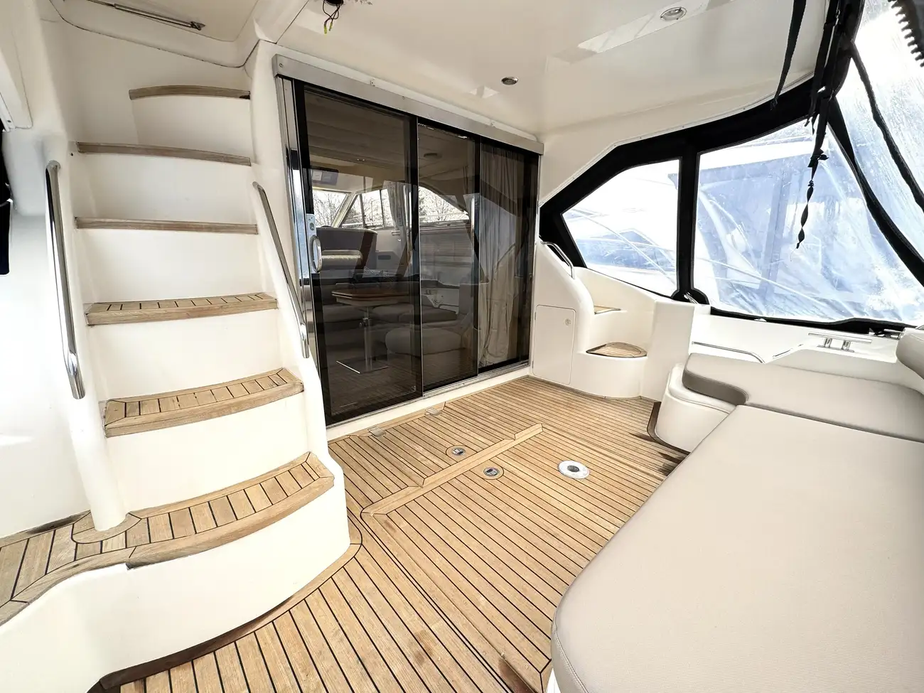 Thumbnail von Princess 420 Recent Interior Refurbishment