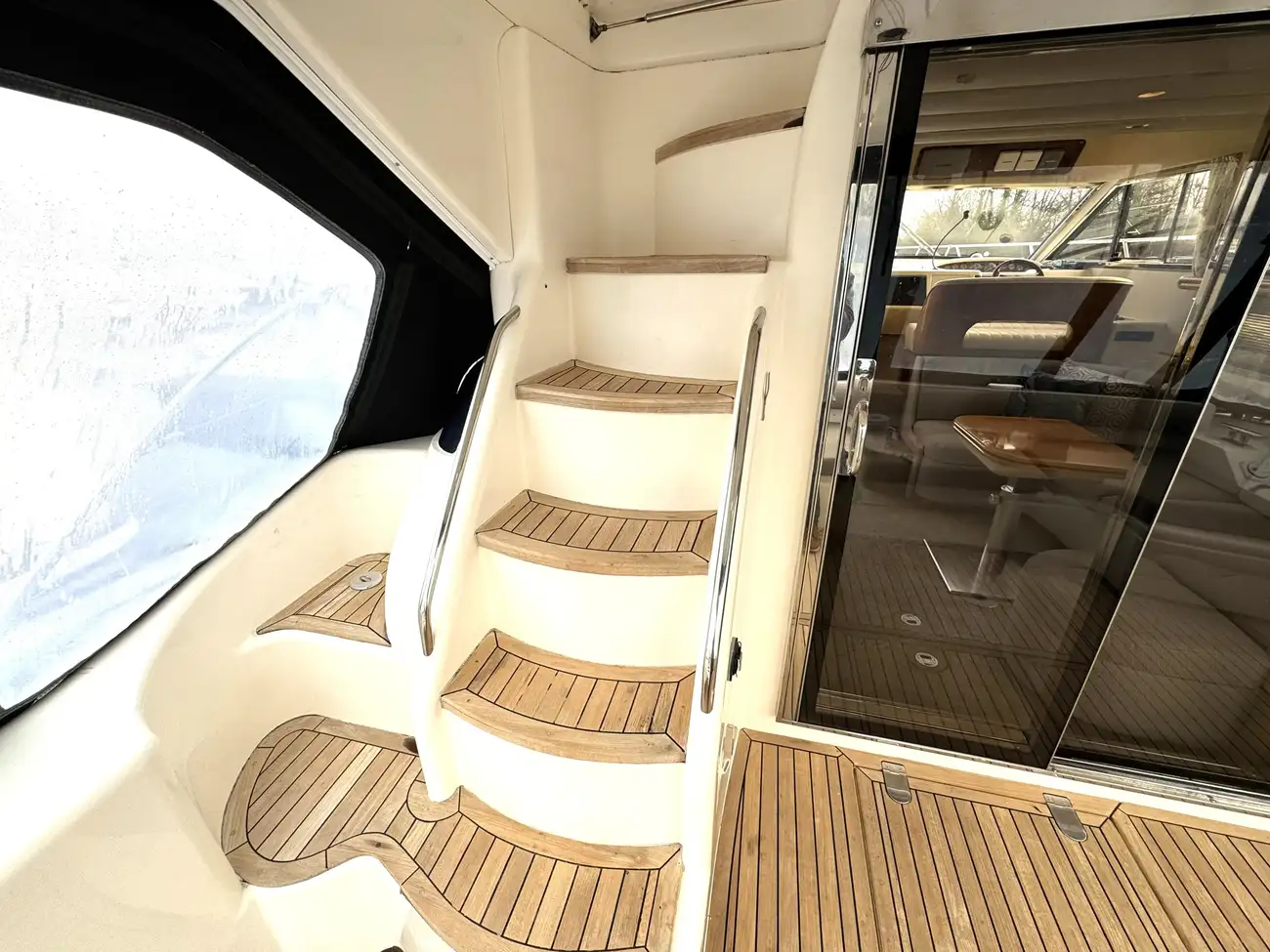 Thumbnail von Princess 420 Recent Interior Refurbishment